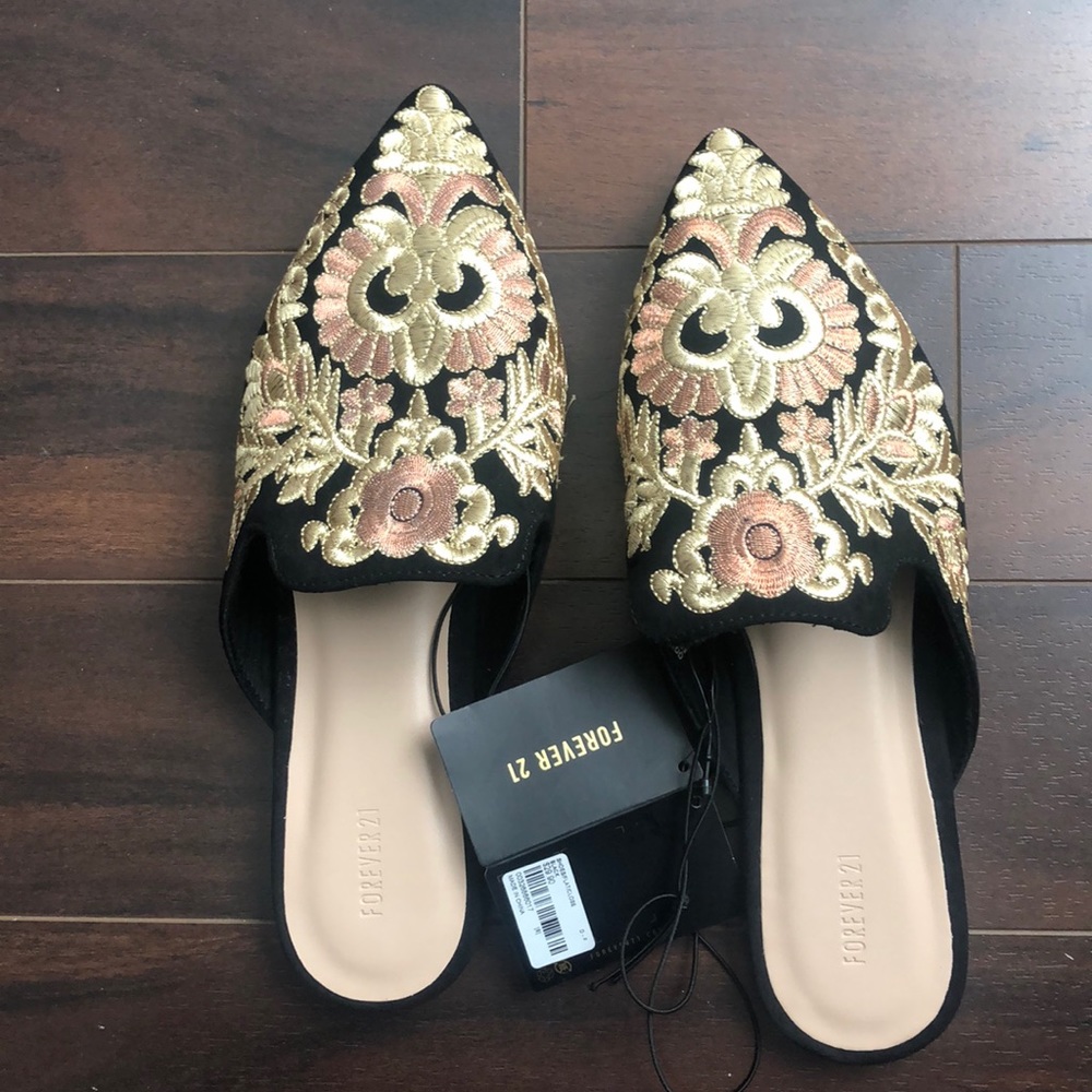 Forever 21 Pointed toe flat shoe